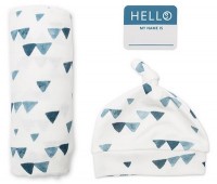 lulujo Set aus Mützchen, Muslin swaddle Mulltuch, Fotosticker - Triangle Blue