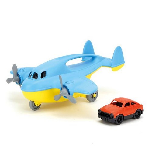 Frachtflugzeug blau mit Auto